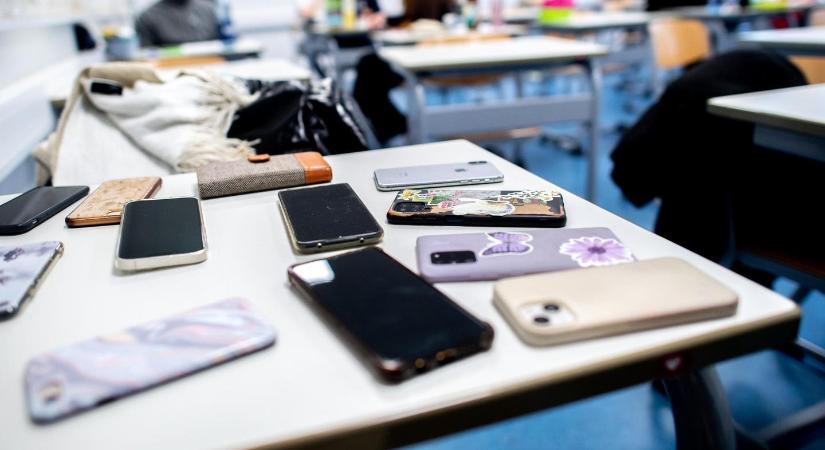 IVSZ: káros lehet az okostelefonok tiltása az iskolákban