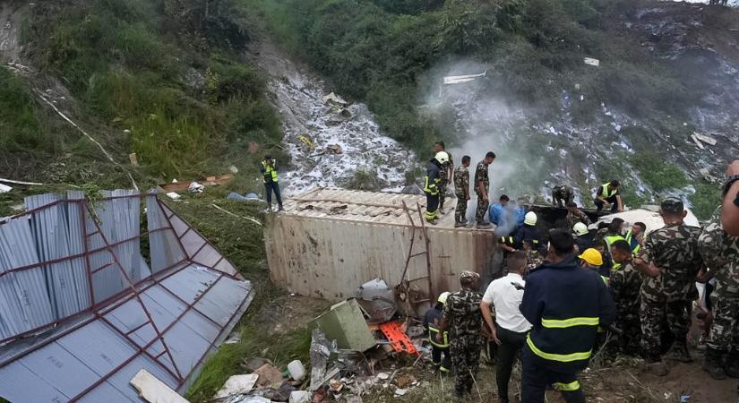 Lezuhant egy utasszállító, legalább tizennyolc halott Nepálban