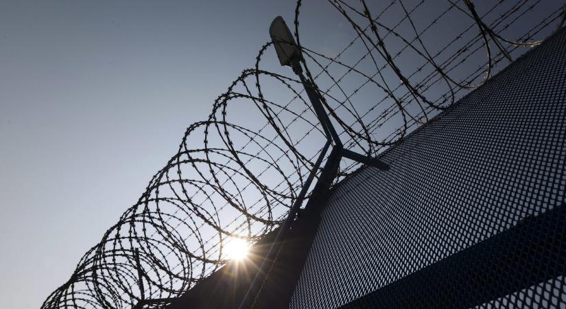 Már 2297 embercsempészt engedtek ki a magyar börtönökből
