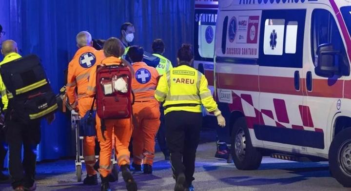 Nápolyban két halottja és tizenhárom sebesültje van egy épületomlásnak