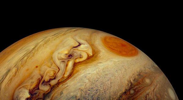 Mennyi idős lehet a Jupiter Nagy Vörös Foltja?