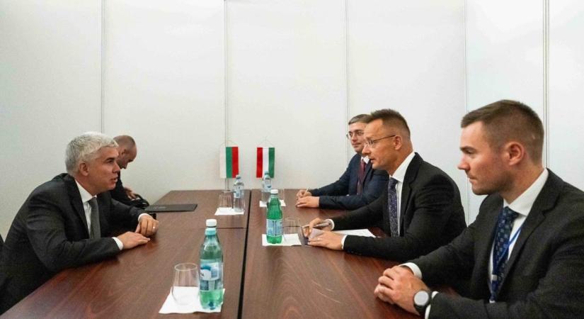 Szijjártó Péter: Bulgária segítséget ajánlott Magyarországnak az ukrán olajtranzit-tilalom által okozott nehézségek kezelésében