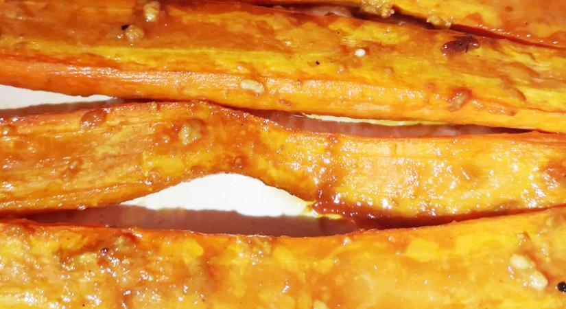 Juharsziruppal és mustárral sütött répa – Egyszerre lesz édes és pikáns