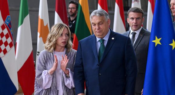 Giorgia Melonit beengedték, Orbán Viktorra rácsapták az ajtót Brüsszelben
