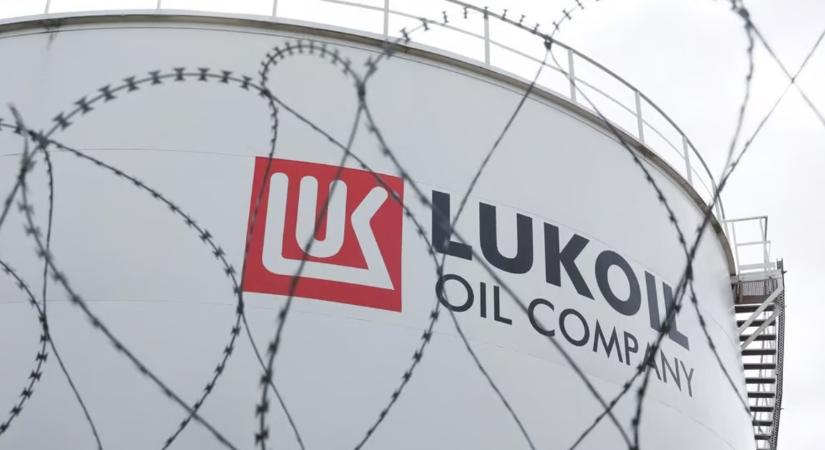 A Lukoil-szállítások kiesése a hónap vége felé okozhat problémákat Magyarországnak