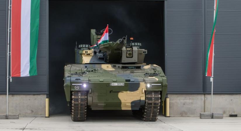 Legördült a zalaegerszegi gyártósorról a honvédség első magyar gyártású Lynx KF-41 gyalogsági harcjárműve