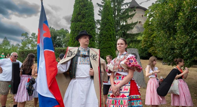 A hagyomány összeköti a Nemzetközi Nógrádi Folklór Fesztivál fellépőit (fotók, videó)