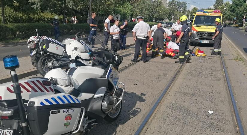 Három motoros baleset történt szerdán Budapesten és környékén: egy motoros rendőr nagyon súlyosan megsérült, miután összeütközött egy autóval