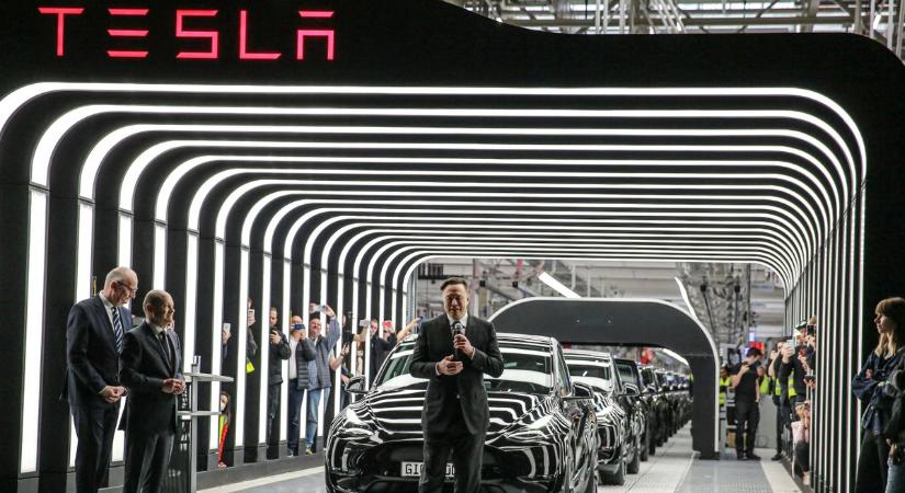 Elon Musk kiszáll az elektromosautó-gyártásból?