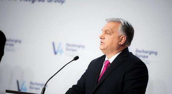 Orbán Viktor pókerjátszmát űz az országgal, és ezt már a szövetségesek is látják