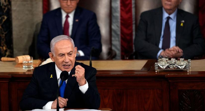 Benjámin Netanjahu szerint, amikor melegek tüntetnek Gazáért az olyan, mintha a csirkék állnának ki a KFC mellett