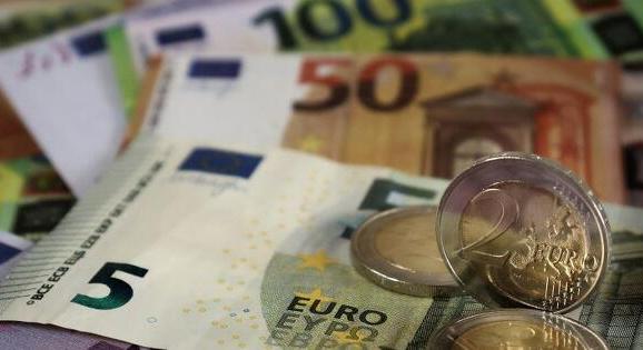Eljött a hidegzuhany - a forint nem bírja az euróval szemben