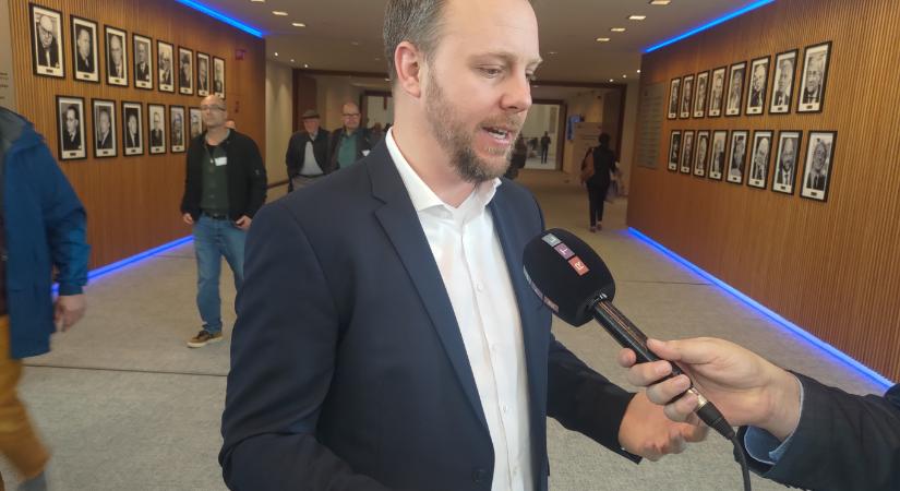 Kémprogrammal támadták meg Daniel Freund telefonját, az EP-képviselő Magyarországot sejti az akció mögött
