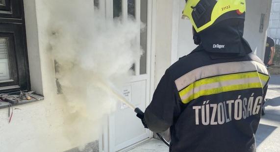 Elektromos tűz egy üzletnél, darázsveszély a kanizsai kórházban