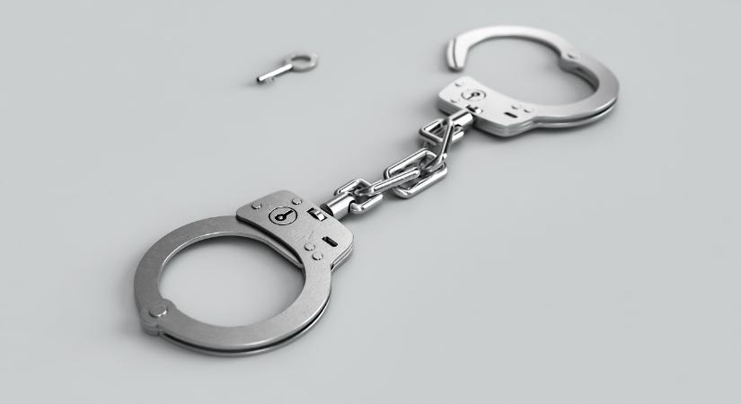 Letartóztattak két rendőrnőt – lefoglalt javakat loptak