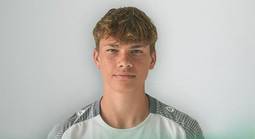 15 éves focista a felnőtt keretben
