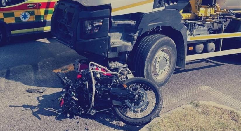 TRAGÉDIA: Kamionnak ütközött és meghalt egy motoros Pozsonyban