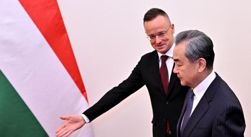 Hatalmas összegű kínai hitelt vett fel az Orbán-kormány