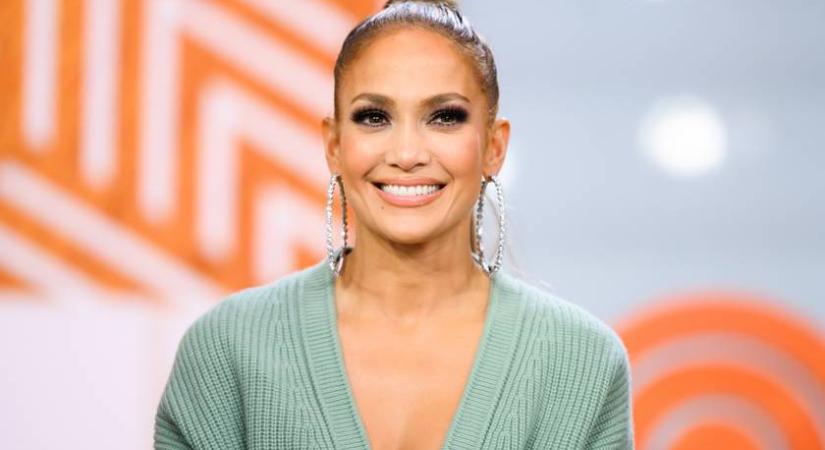 Jennifer Lopez 55 éves lett: dögös, fürdőruhás fotót posztolt a szülinapján