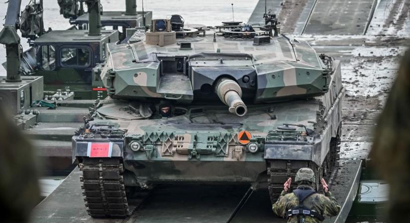 Újabb modern harckocsikat kap Ukrajna