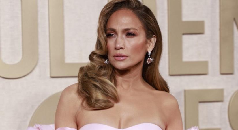 Fotók: Ilyen volt Jennifer Lopez Bridgerton ihlette születésnapja, elképesztő ruhát viselt