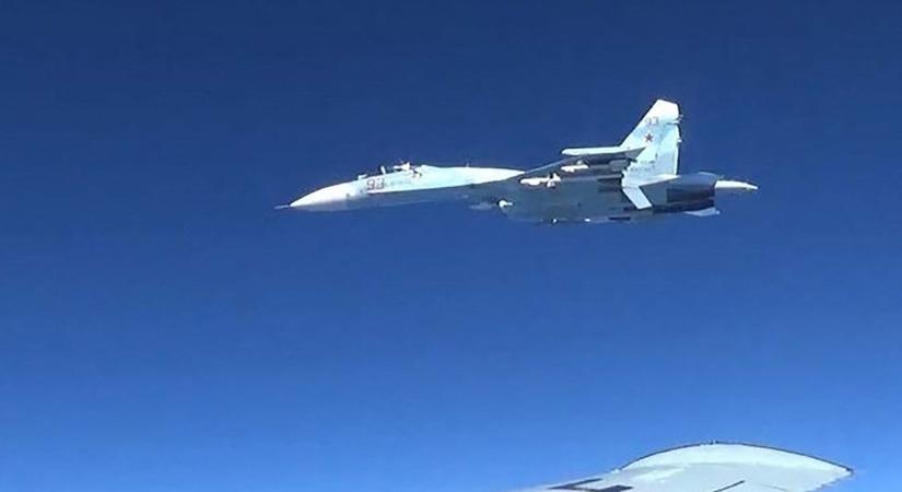 Orosz vadászgép zavarta el a brit harci repülőket  videó