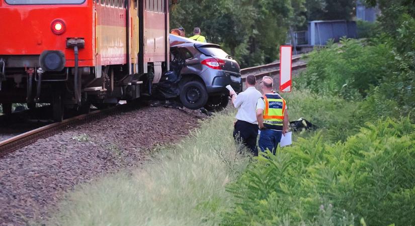 „Beszélgethettek, ezért nem láthatta Ernő a vonatot” - Egy testvérpár veszett oda a szentesi balesetben