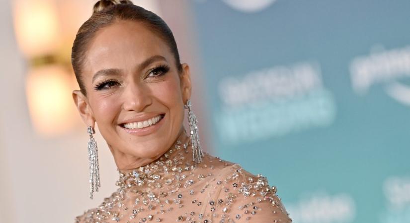 Jennifer Lopez Bridgerton-stílusú partin ünnepelte a születésnapját