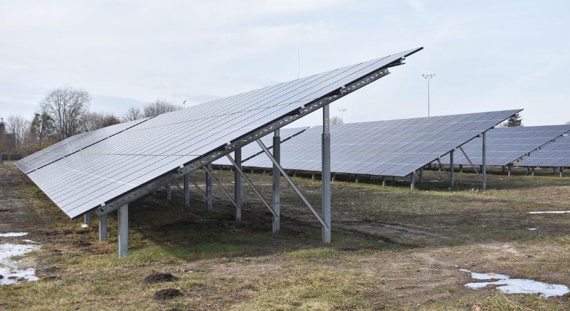 Megkezdte a termelést a Várkertfürdő napelemparkja