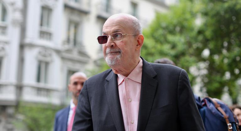 Vallási indíttatású terrorcselekménynek ítélték a Salman Rushdie elleni merényletet