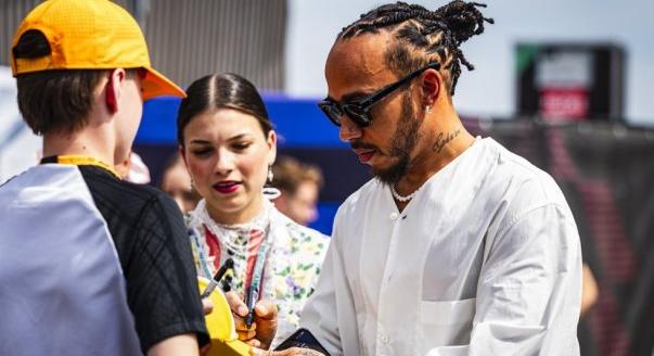 Hamilton és Verstappen is odaszúrt: a csütörtöki F1-es hírek