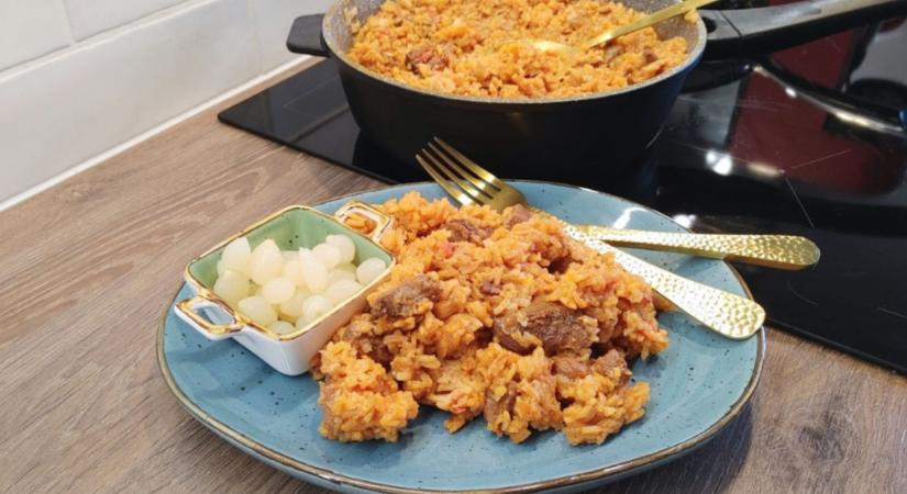 Megutáltad ezt az ételt a menzán? Készítsd magadnak: íme, a szaftos bácskai rizses hús receptje!