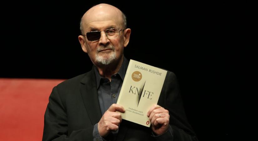 Terrorcselekmény miatt is bíróság elé áll Salman Rushdie támadója