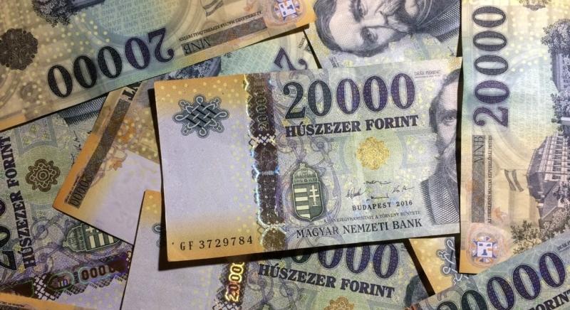 Népszava: Idén 3000 milliárd forint kamatot fizet az Orbán-kormány
