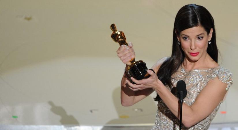 Sandra Bullock polcán megfér az Oscar mellett az Arany Málna is