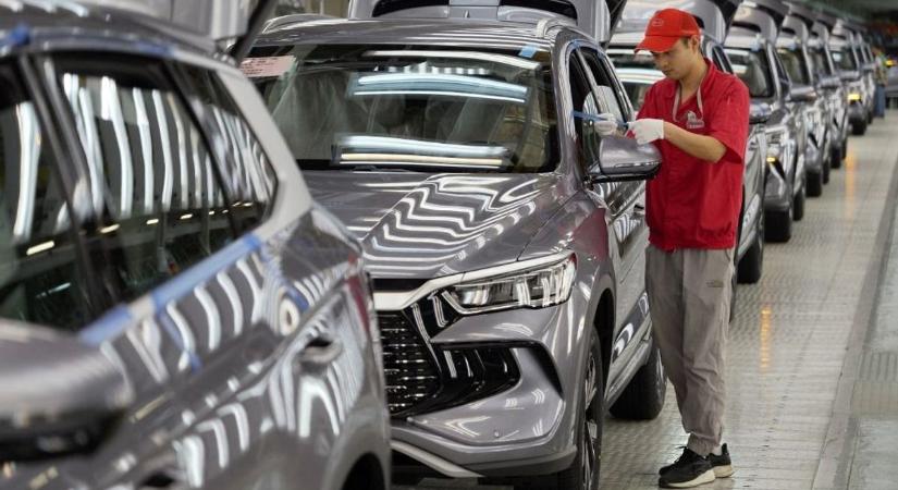 Kína életet lehel autóiparába, megduplázza a vásárlási támogatásokat