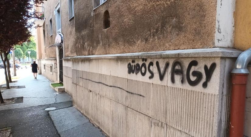 A graffitisek újabb "alkotása" Nagykanizsán