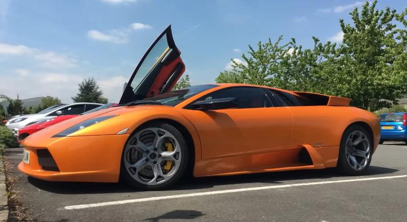 Közel félmillió kilométert tett valaki egy Lamborghinibe