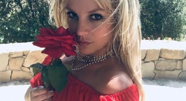 Britney Spears a fiaival vigasztalódna a szakítása után