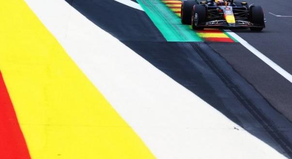 Verstappen nyitott az élen Spában