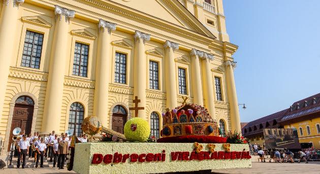 Visszatér az éjszakai felvonulás a Debreceni Virágkarneválra