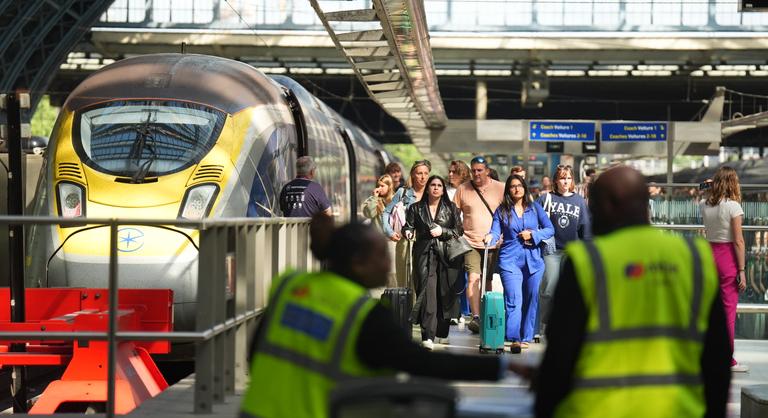 Kitört a közlekedési káosz, minden negyedik Londonból Párizsba tartó vonatot töröltek