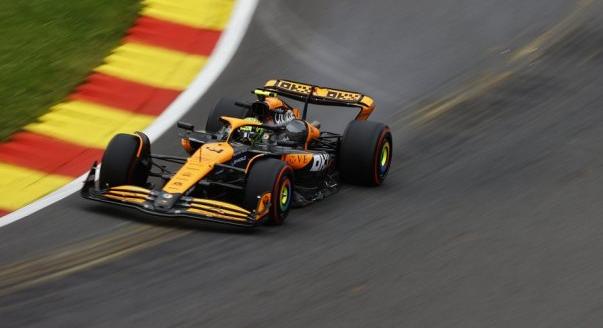 McLaren-vezetés, Verstappen-büntetés, Alpine-átszervezés – pénteki F1-es hírek