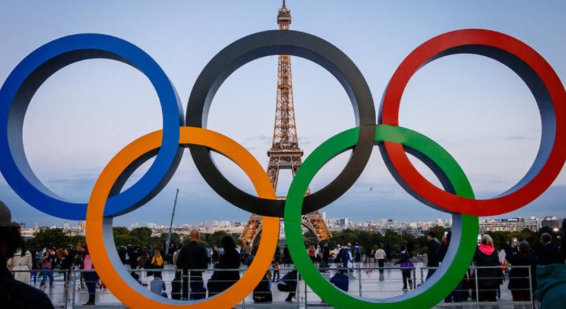 Lady Gagát még megvárta az eső a párizsi olimpia megnyitóján, utána viszont elkezdett szakadni, de ez senki kedvét nem tudta elvenni