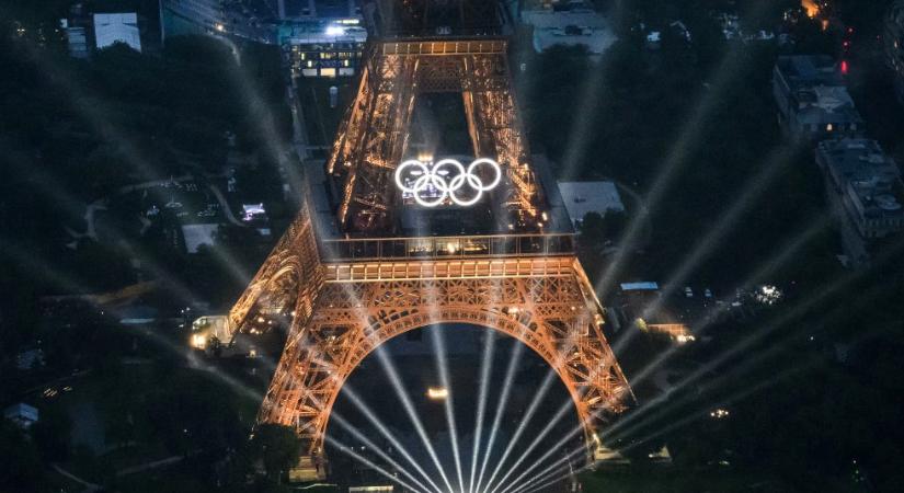 Szakadó esőben pompás ünnep Párizsban – Fotókon az Olimpia nyitánya