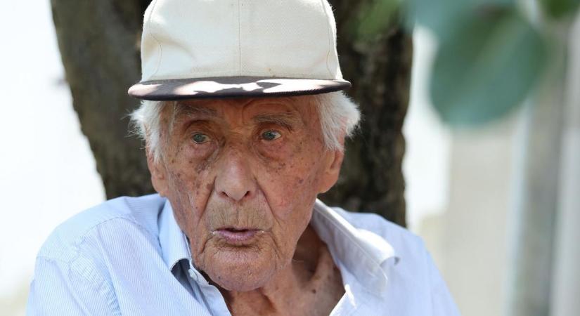 Magyarország legidősebb embere, Bakó Ferenc 107 évesen is tele van életkedvvel: „Itt maradok a földön örökre, itt érzem jól magam” – videó