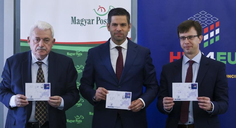 Különleges bélyeget bocsátott ki a Magyar Posta – fotók