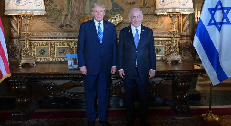 Donald Trump „tiszteletlennek” nevezte Kamala Harrist az izraeli miniszterelnökkel való találkozóján