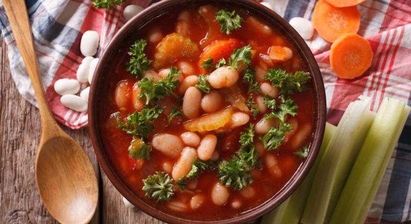 Gazdag, ízes toszkán minestrone leves: a fehérbabtól még finomabb