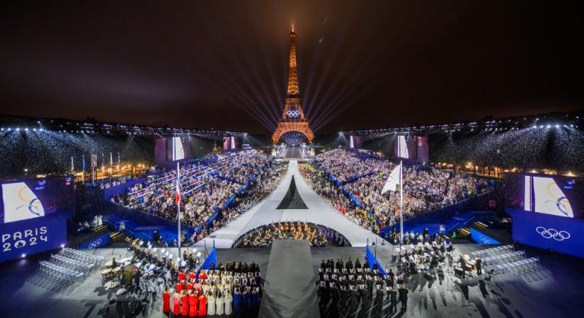 Céline Dion, Lady Gaga, Szajna, Zidane – képeken a párizsi olimpia grandiózus megnyitója
